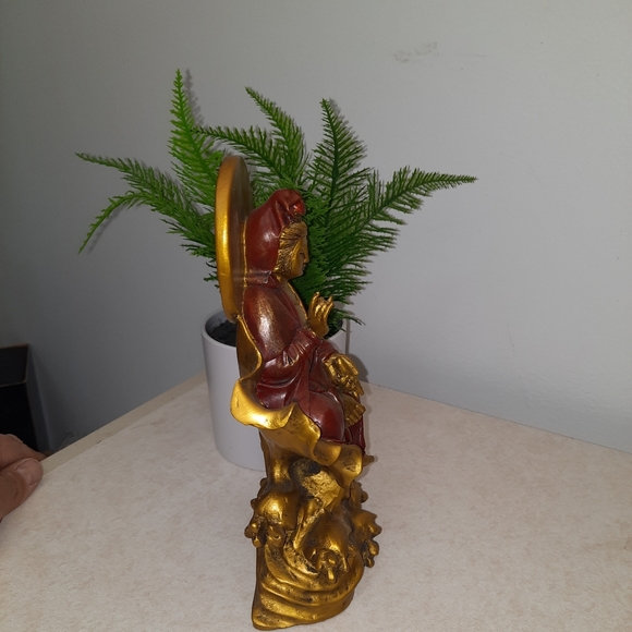kuan yin seated on a leaf - Picture 5 of 5